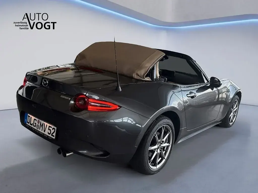 Neu Mazda MX5 Kazari 132 PS (97 kW) 2026 Grau Cabrio