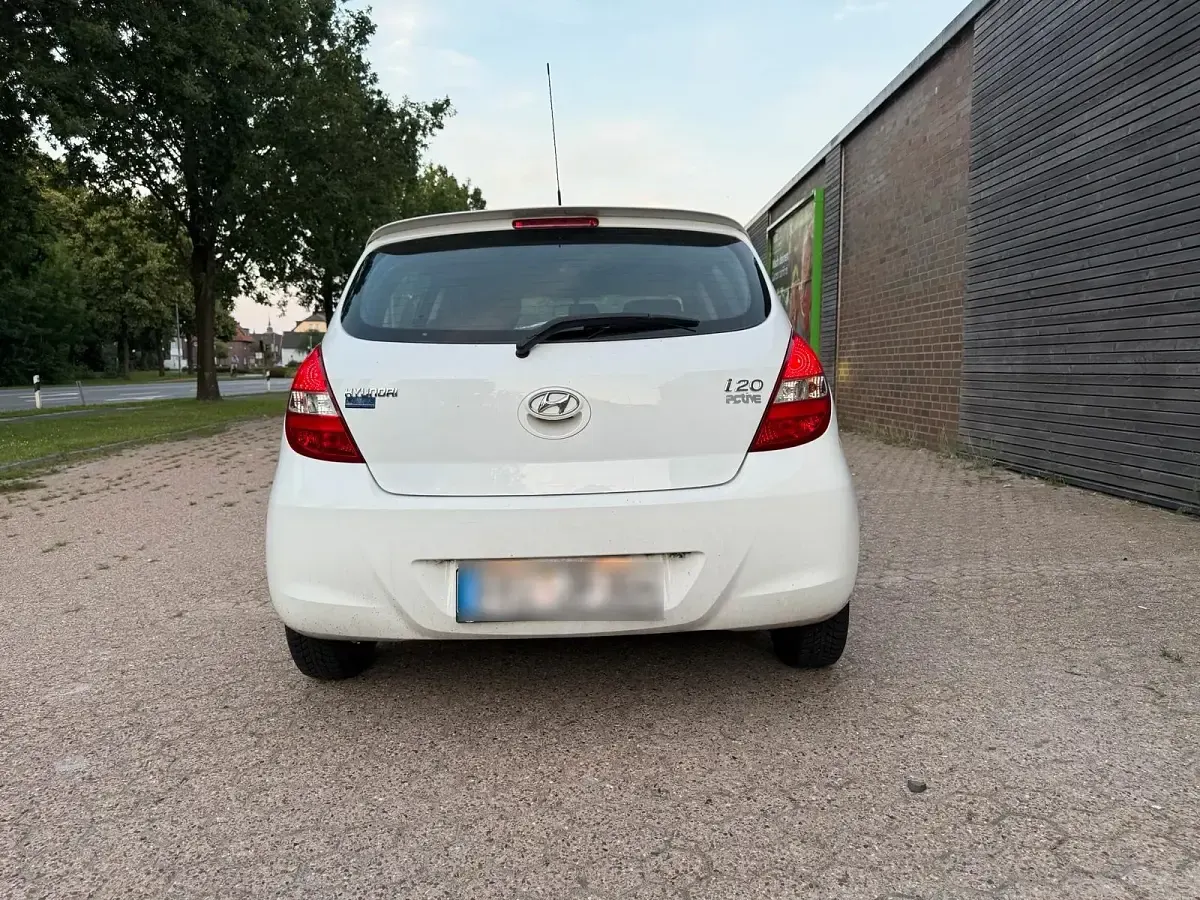Gebraucht Hyundai i20 76 PS (55 kW) 2010 Weiß Kleinwagen
