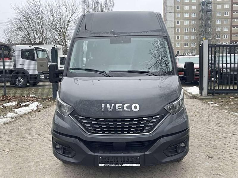 Gebraucht Iveco Daily 179 PS (131 kW) 2021 Grau Van