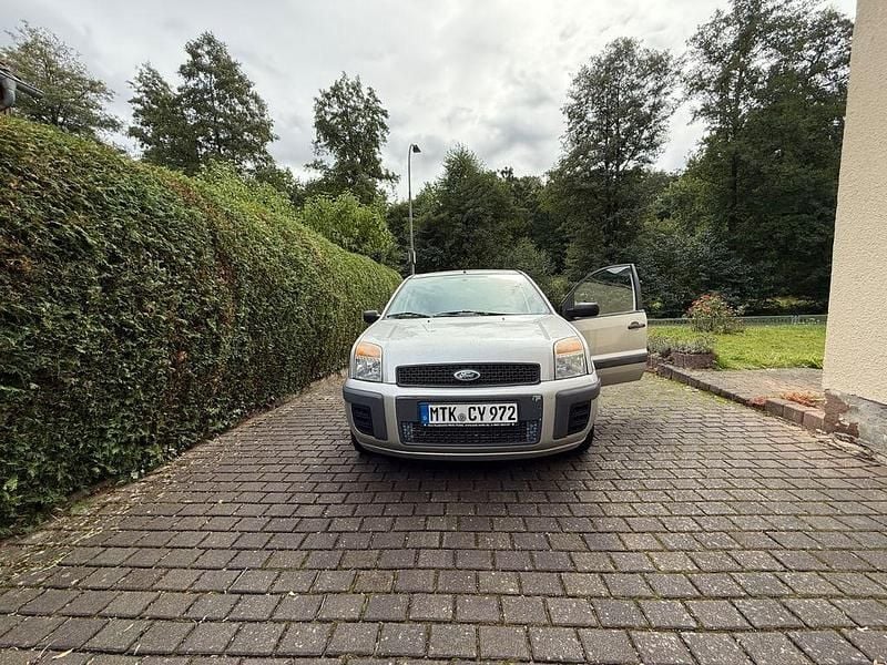 Grau Gebraucht 2006 Ford Fusion Fun X Limousine | 1.400 € (Superpreis) - Bild 1/4