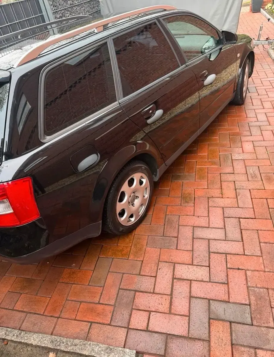 Gebraucht Audi A4 131 PS (96 kW) 2002 Schwarz Kombi