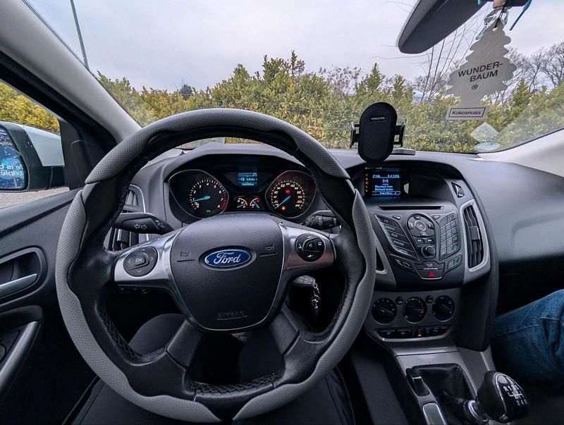 Gebraucht Ford Focus 125 PS (91 kW) 2013 Weiß Limousine