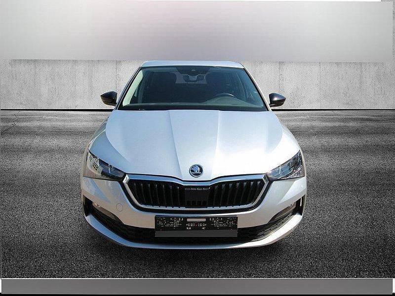 Brillantsilber metallic Gebraucht 2019 Skoda Scala Ambition Kleinwagen | 16.590 € (Etwas zu teuer) - Bild 1/2