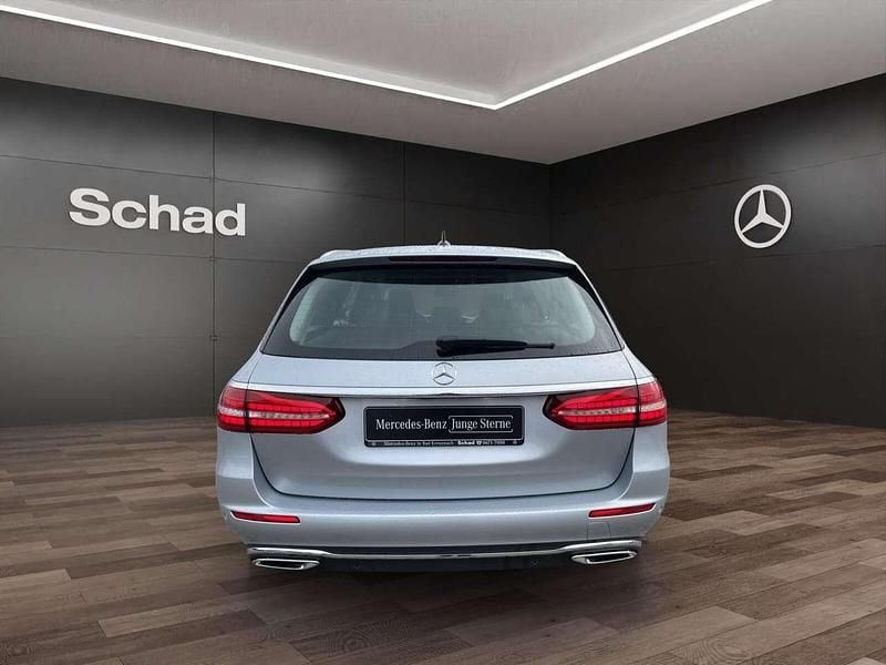 Gebraucht Mercedes E220 Avantgarde 194 PS (142 kW) 2022 Lack hightechsilber Kombi