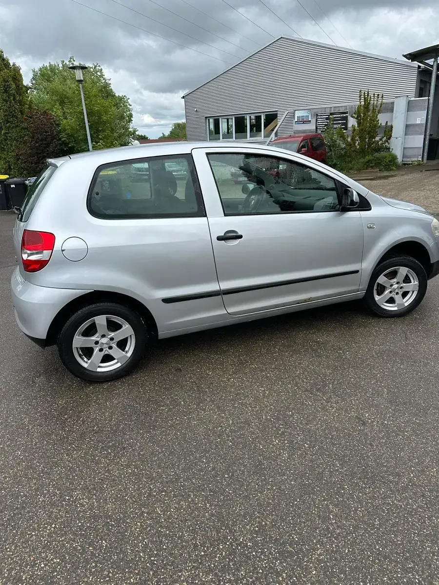 Gebraucht VW Fox 55 PS (40 kW) 2005 Grau Kleinwagen
