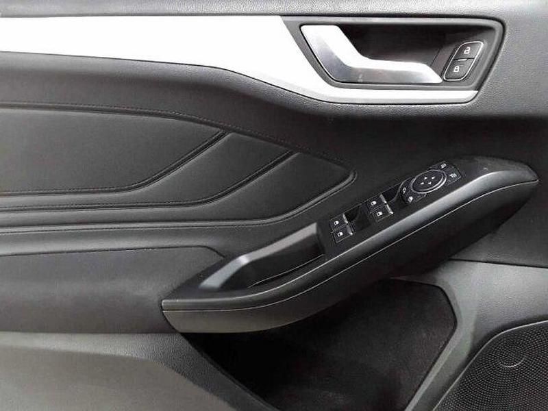Gebraucht Ford Focus Cool & Connect 120 PS (88 kW) 2019 Schwarz Limousine