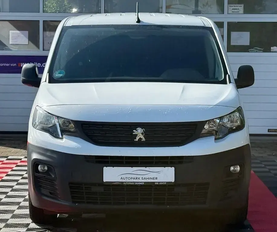 Gebraucht Peugeot Partner Premium 99 PS (72 kW) 2019 Weiß Van / Kleinbus