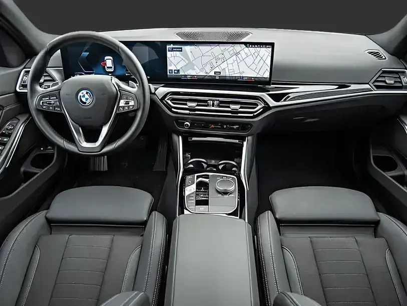 Gebraucht BMW 330e 292 PS (214 kW) 2023 Weiss Kombi