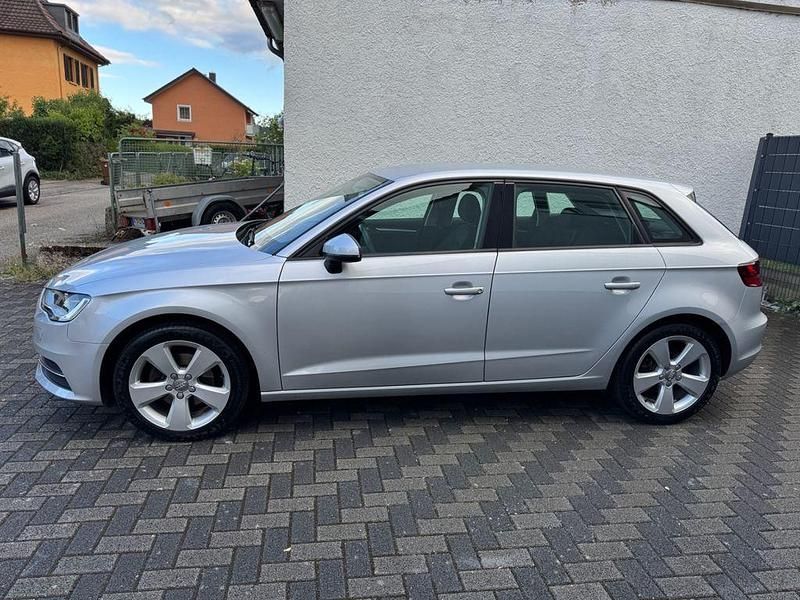 Silber Gebraucht 2013 Audi A3 Sportback Ambiente Limousine | 9.399 € (Fairer Preis) - Bild 1/4