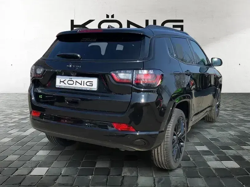 Usado Jeep Compass Altitude 131 HP (96 kW) 2023 Preto SUV