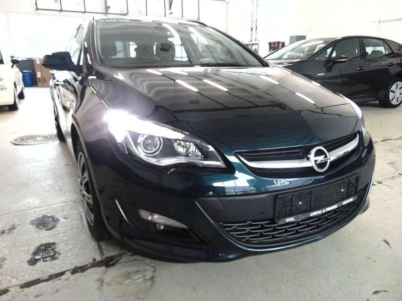 Gebraucht Opel Astra Style 140 PS (102 kW) 2015 Smaragd gruen (mi) Kombi