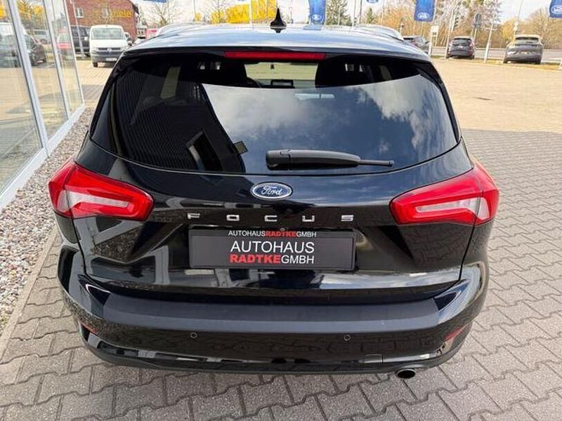 Gebraucht Ford Focus Cool & Connect 125 PS (91 kW) 2018 Schwarz Limousine