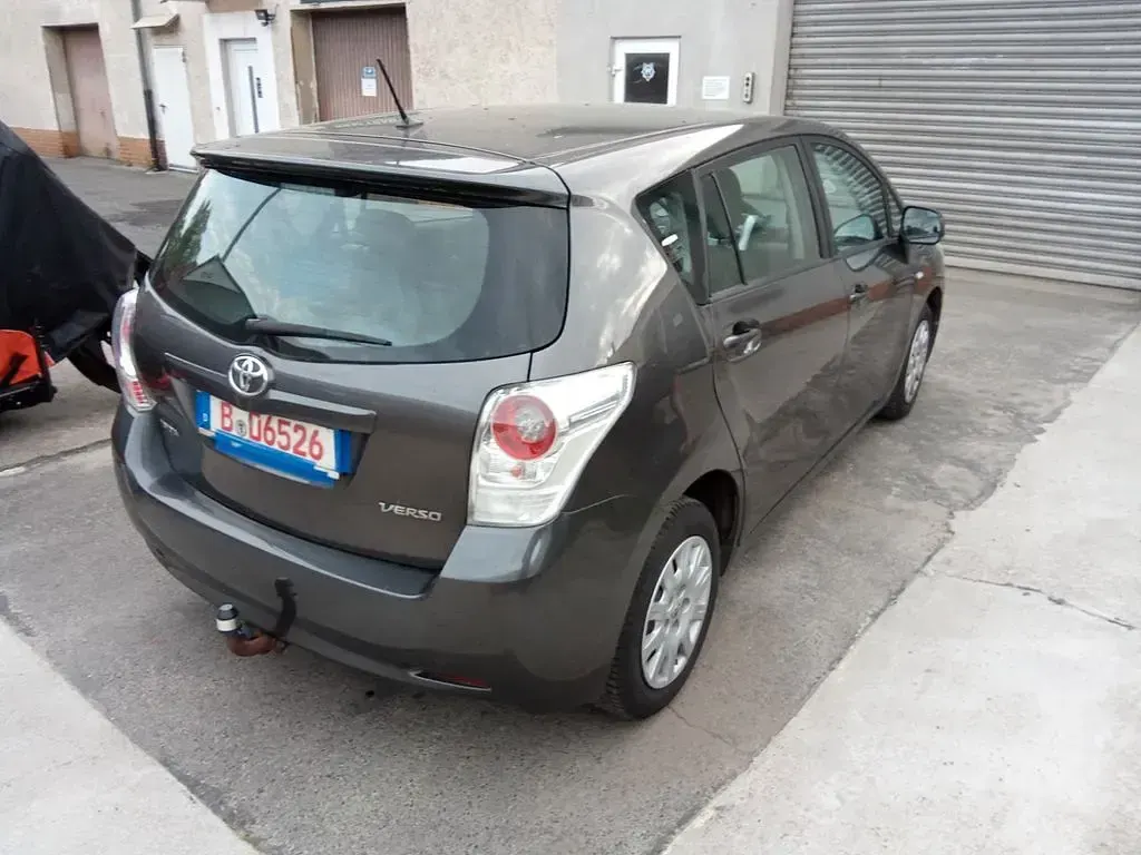 Gebraucht Toyota Verso Edition 147 PS (108 kW) 2011 Grau Van / Kleinbus