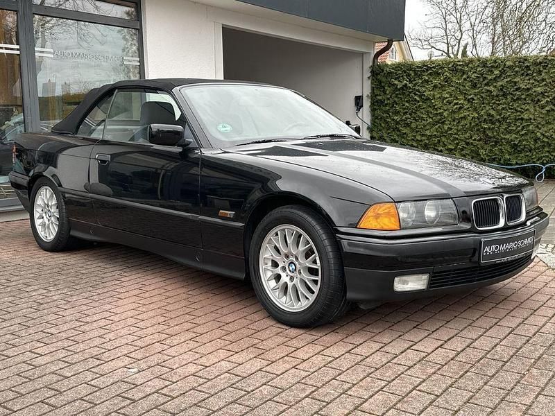 Gebraucht BMW 318 Cabriolet Sport Line 116 PS (85 kW) 1996 Schwarz Cabrio