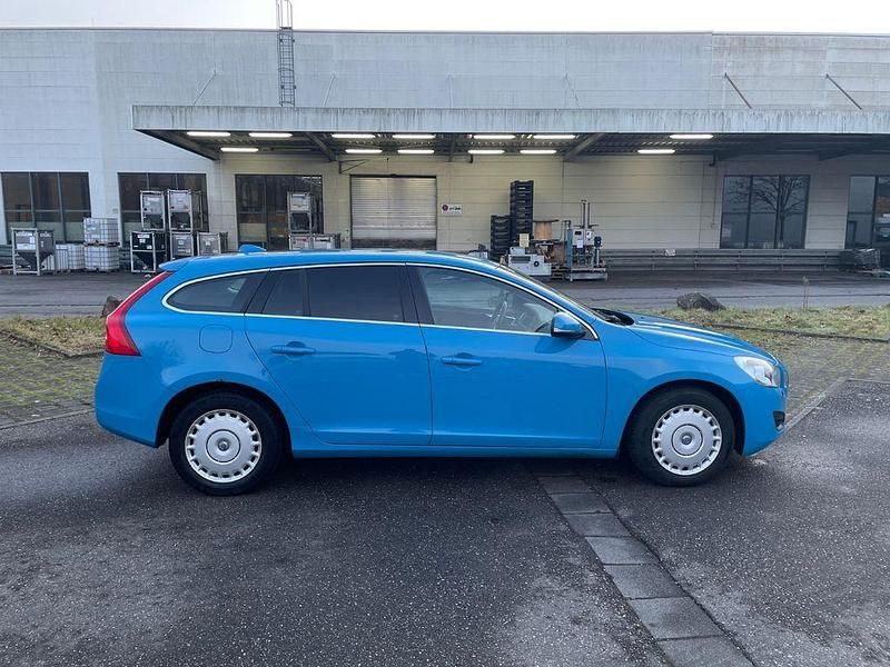 Gebraucht Volvo V60 Momentum 136 PS (100 kW) 2012 Blau Kombi