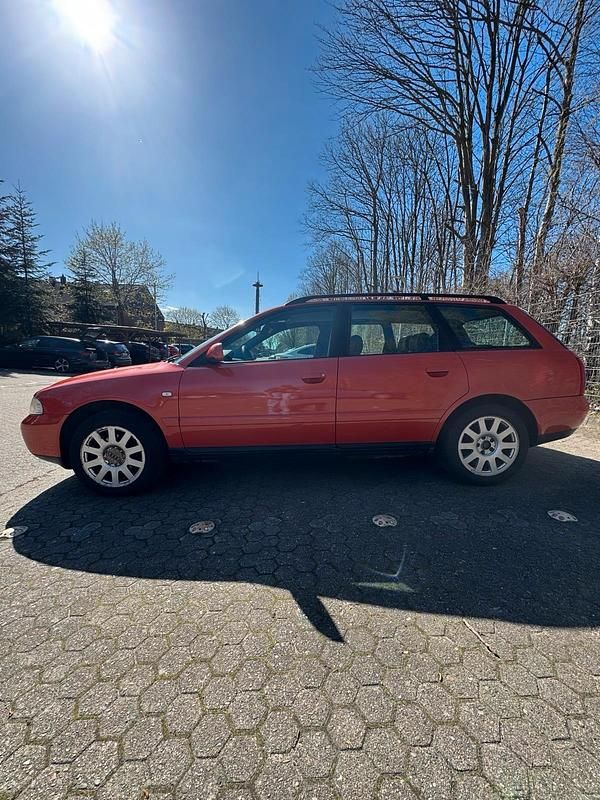 Gebraucht Audi A4 102 PS (75 kW) 2001 Rot Kombi