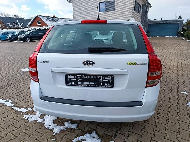 Gebraucht Kia Ceed 90 PS (66 kW) 2010 Weiß Kleinwagen
