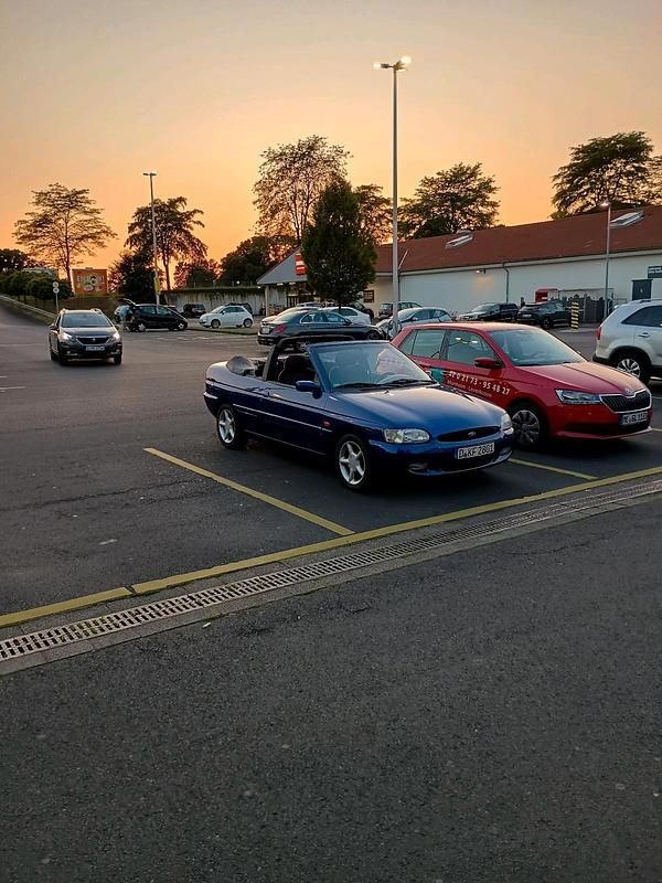 Blau Gebraucht 1997 Ford Escort Cabriolet Ghia Cabrio | 4.000 € - Bild 1/4