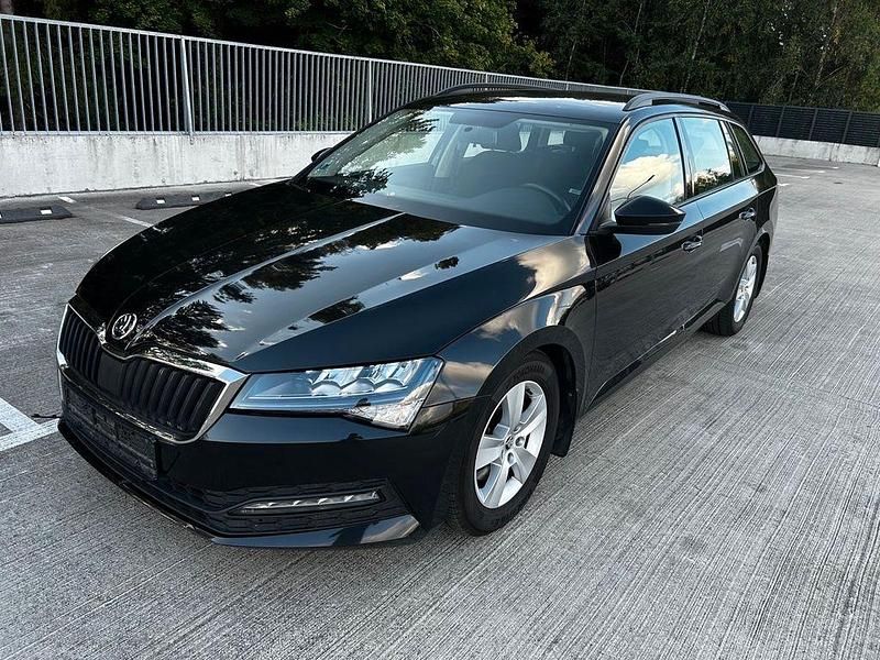 Schwarz Gebraucht 2019 Skoda Superb Active Kombi | 16.000 € (Superpreis) - Bild 1/4