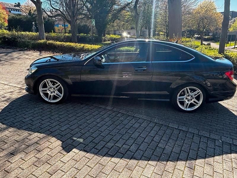 Gebraucht Mercedes C220 AMG line 163 PS (119 kW) 2011 Schwarz Coupé