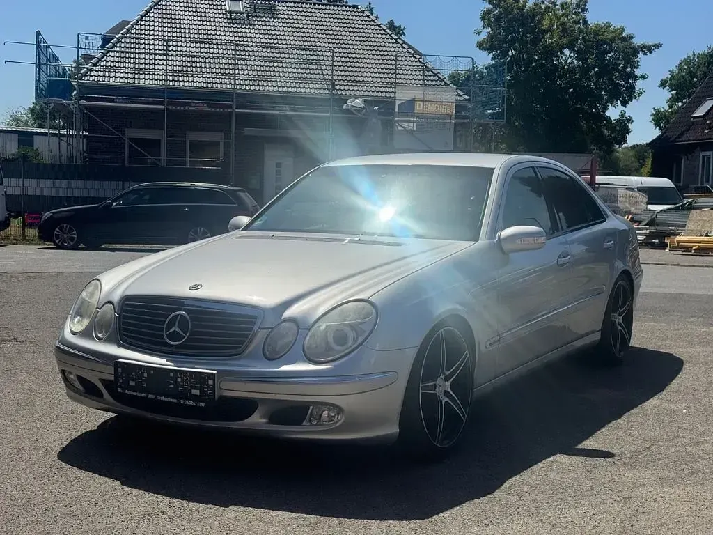 Gebraucht Mercedes E240 177 PS (130 kW) 2003 Silber Limousine