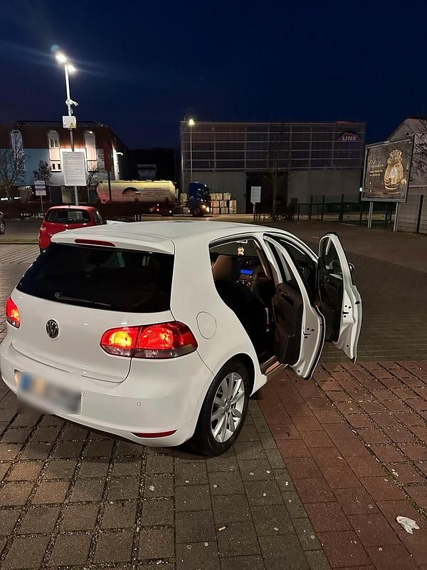 Gebraucht VW Golf VI 80 PS (58 kW) 2010 Weiß Kleinwagen