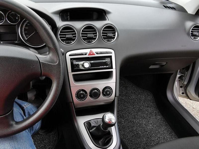 Gebraucht Peugeot 308 95 PS (69 kW) 2010 Silber Limousine