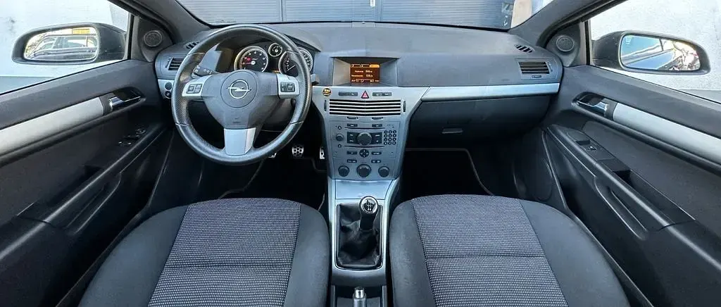 Gebraucht Opel Astra GTC Sport 140 PS (102 kW) 2008 Schwarz Kleinwagen