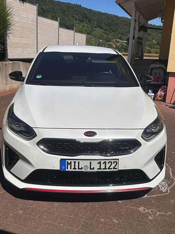 Weiß Gebraucht 2019 Kia ProCeed Kleinwagen | 20.999 € (Teuer) - Bild 1/4