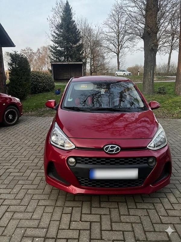 Gebraucht Hyundai i10 69 PS (50 kW) 2018 Rot Kleinwagen