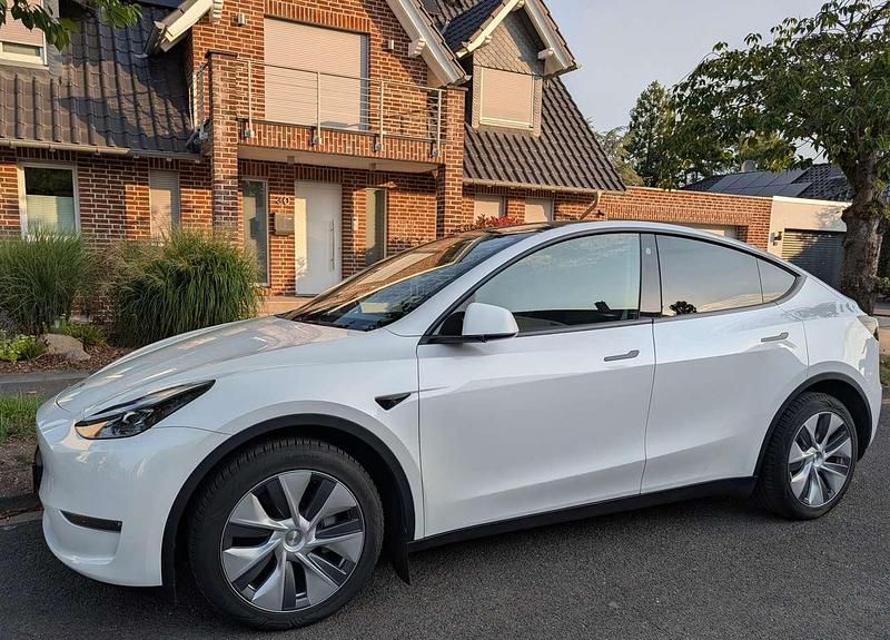Weiß Gebraucht 2023 Tesla Model Y Long Range AWD SUV | 36.900 € (Guter Preis) - Bild 1/4