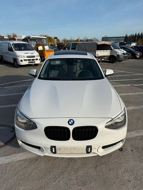 Weiß Gebraucht 2012 BMW 118 Kleinwagen | 5.000 € (Guter Preis) - Bild 1/4