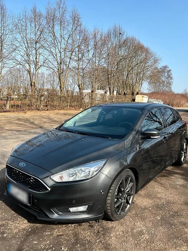 Gebraucht Ford Focus 125 PS (91 kW) 2017 Schwarz Kleinwagen