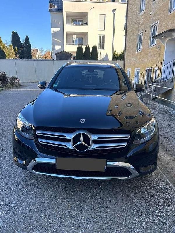 Schwarz Gebraucht 2017 Mercedes GLC250 SUV | 28.800 € (Fairer Preis) - Bild 1/4