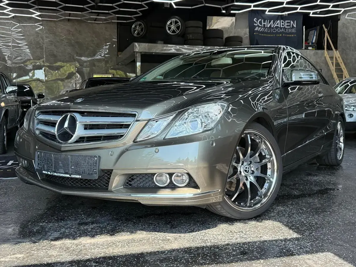 Gebraucht Mercedes E250 204 PS (150 kW) 2010 Grau Coupé