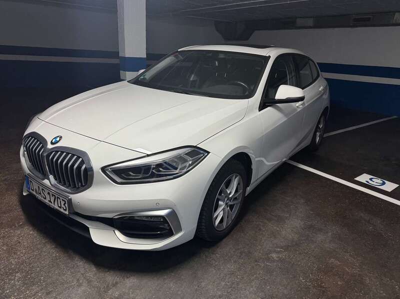 Weiß Gebraucht 2021 BMW 118 Luxury Line Kleinwagen | 25.500 € (Fairer Preis) - Bild 1/4