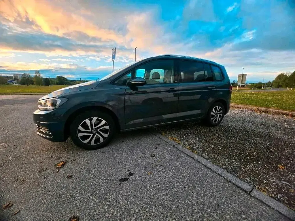 Używany VW Touran Active 150 KM (110 kW) 2021 Minivan