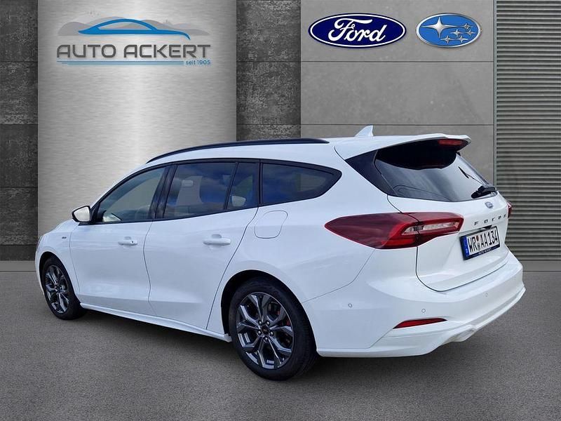 Używany Ford Focus ST-Line 125 KM (91 kW) 2025 Biały Sedan/Limuzyna