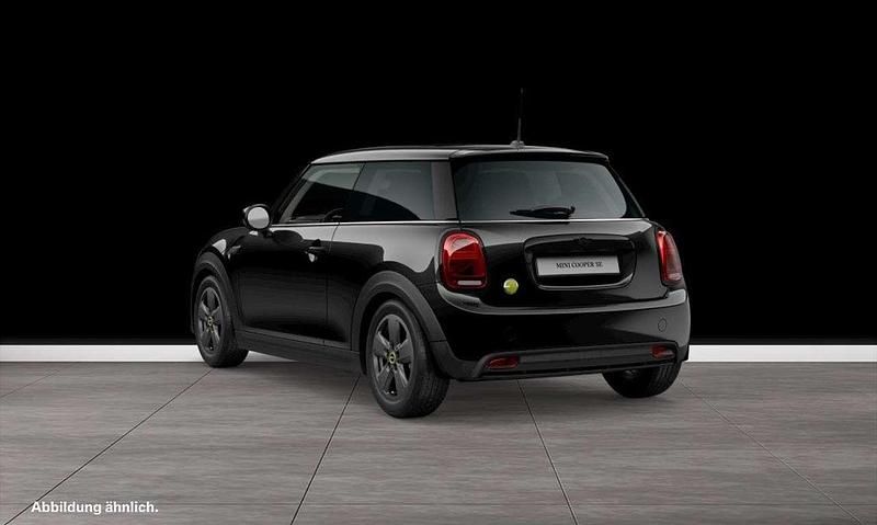 Gebraucht Mini Cooper SE Hatch 135 kW (184 PS) 2023 Schwarz Kleinwagen