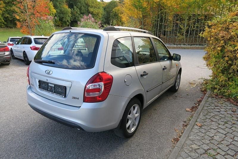 Gebraucht Lada Kalina 98 PS (72 kW) 2016 Silber Kombi