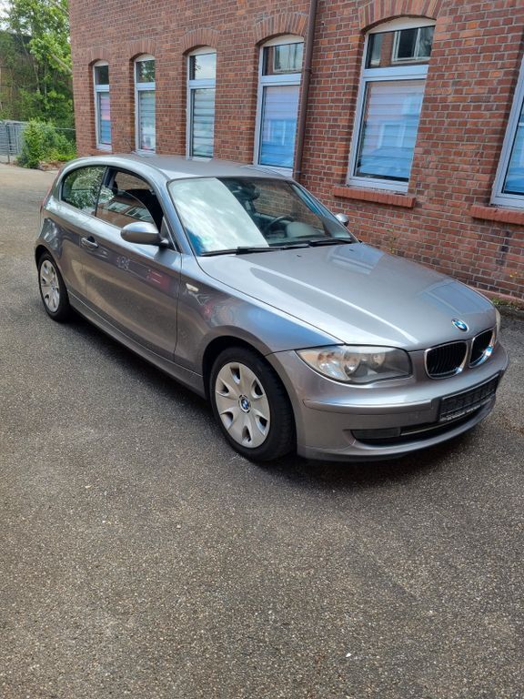 Grau Gebraucht 2009 BMW 116 Sport Line Kleinwagen | 3.750 € (Guter Preis) - Bild 1/4