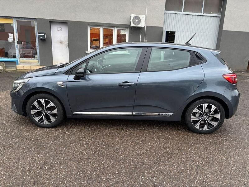 Gebraucht Renault Clio V LIMITED 140 PS (102 kW) 2022 Silber Limousine
