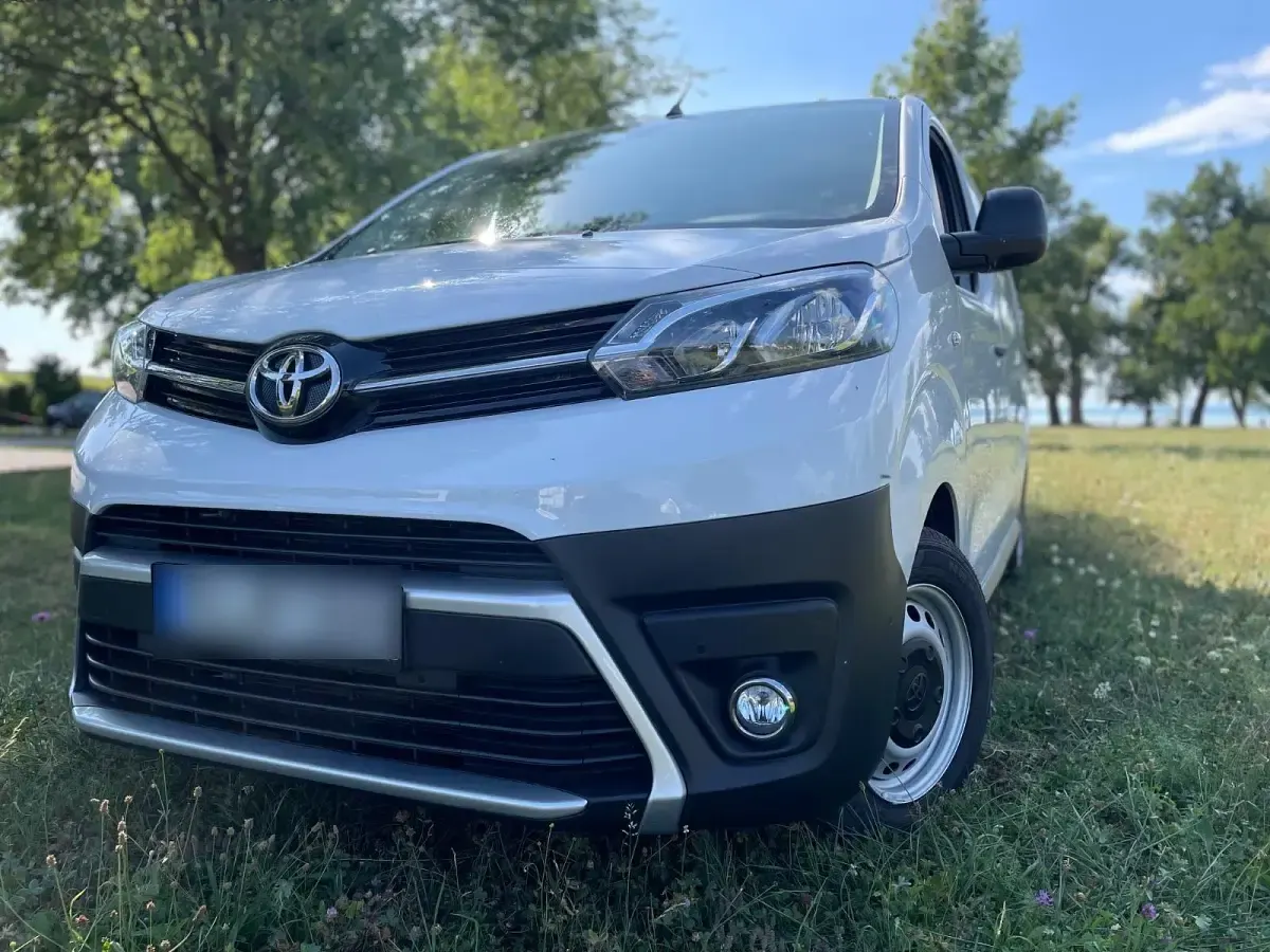 Gebraucht Toyota Proace 144 PS (105 kW) 2023 Weiß Van / Kleinbus