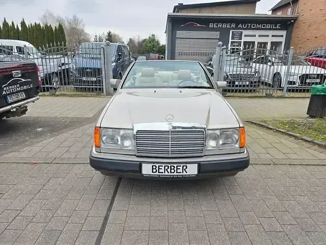 Gebraucht Mercedes E320 220 PS (161 kW) 1993 Rauchsilber  metallic (metallic) Cabrio