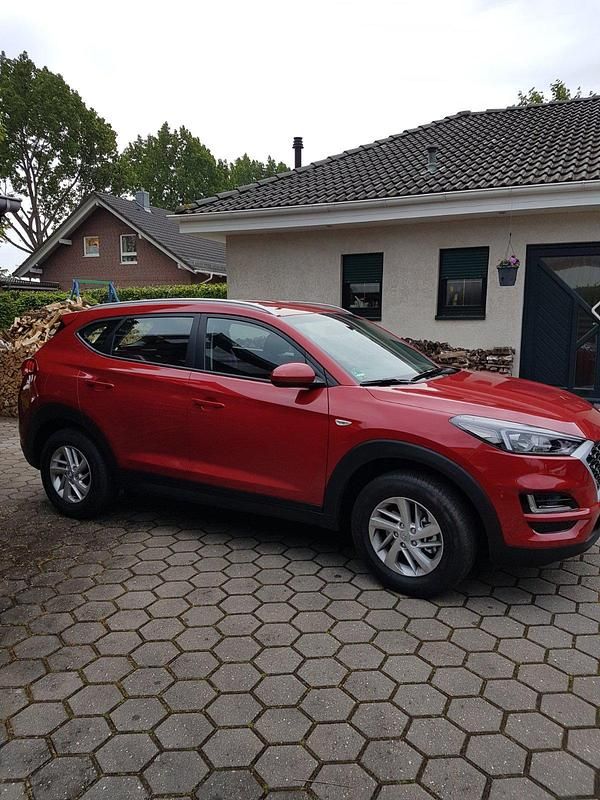 Gebraucht Hyundai Tucson 132 PS (97 kW) 2019 Rot SUV
