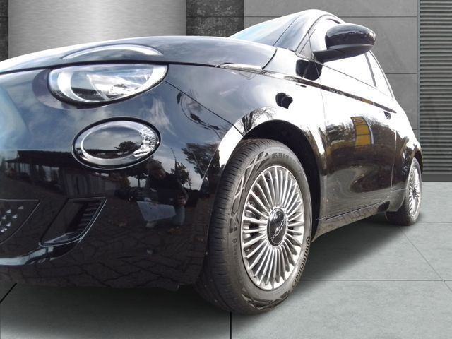 Gebraucht Fiat 500e 86 kW (118 PS) 2024 Onyx schwarz Kleinwagen