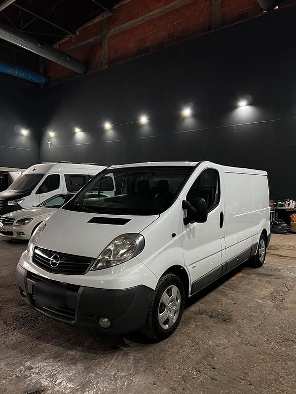 Weiß Gebraucht 2013 Opel Vivaro Van | 4.200 € (Guter Preis) - Bild 1/4