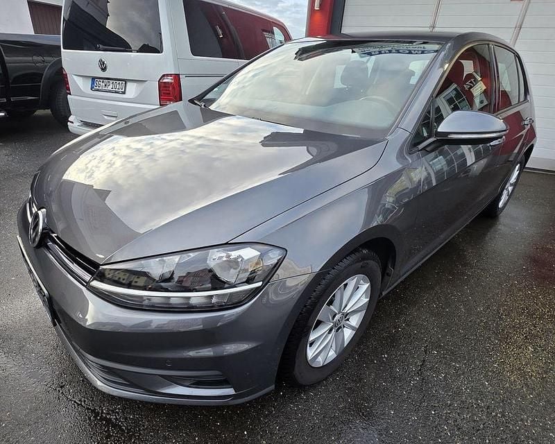 Gebraucht VW Golf VII 86 PS (63 kW) 2019 Grau Limousine