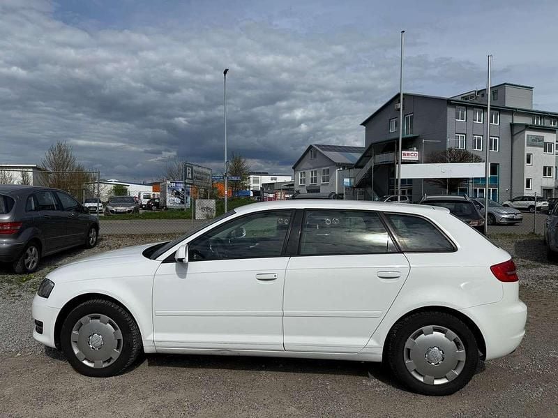 Gebraucht Audi A3 Attraction 102 PS (75 kW) 2010 Ibisweiß Kleinwagen