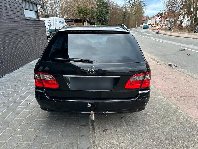 Gebraucht Mercedes E220 Avantgarde 170 PS (125 kW) 2009 Schwarz Kombi